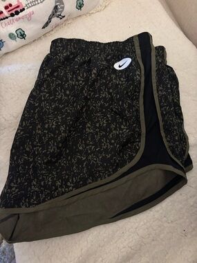 Nike Black & Olive Patterned Running Skort